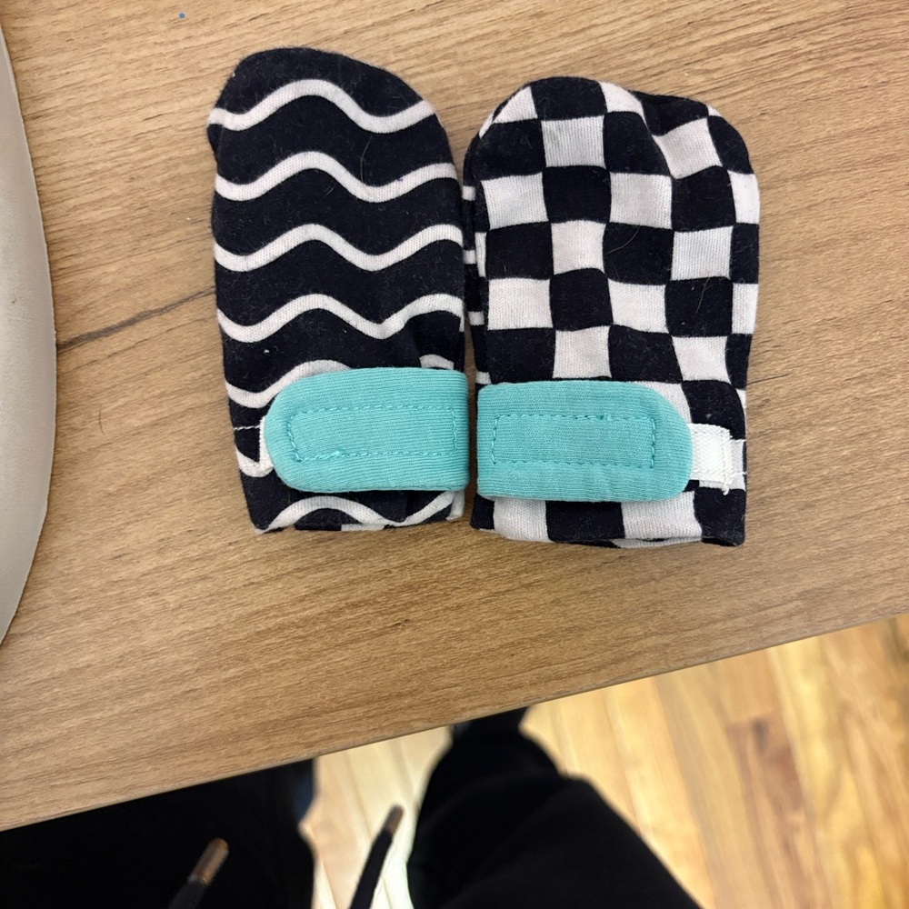 Lovevery Newborn Mittens